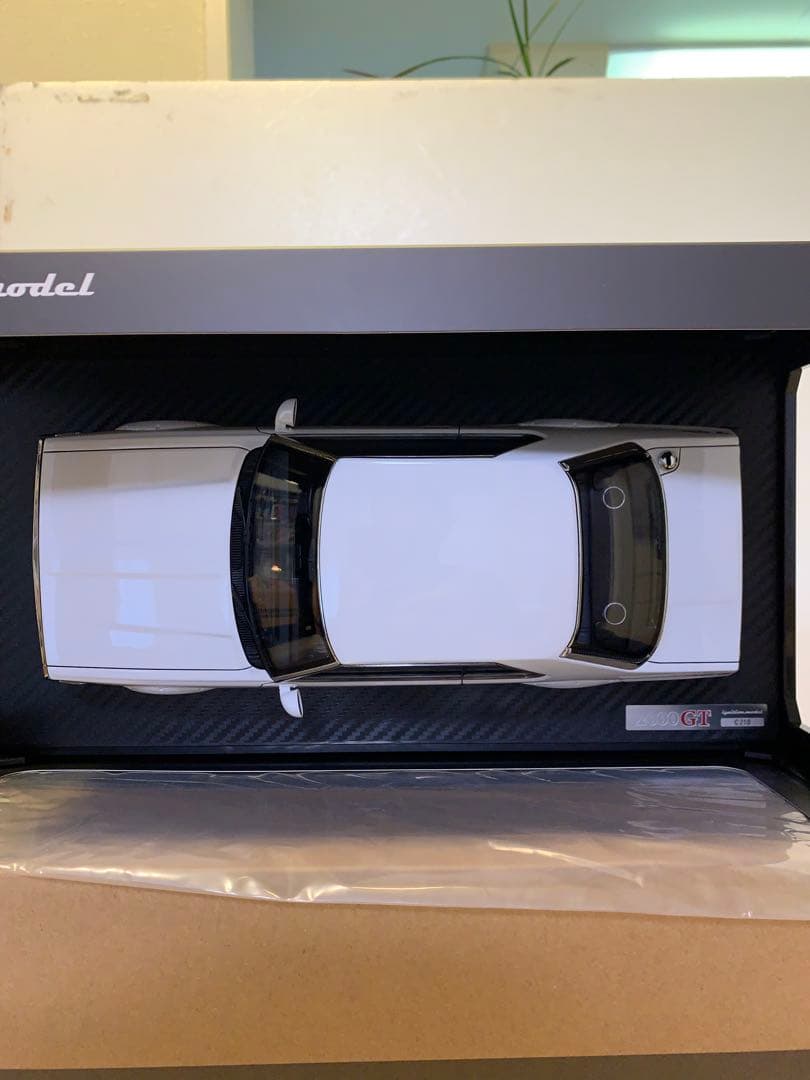 IGモデル1/18 日産 スカイライン 2000 GT-ES C210 ホワイト