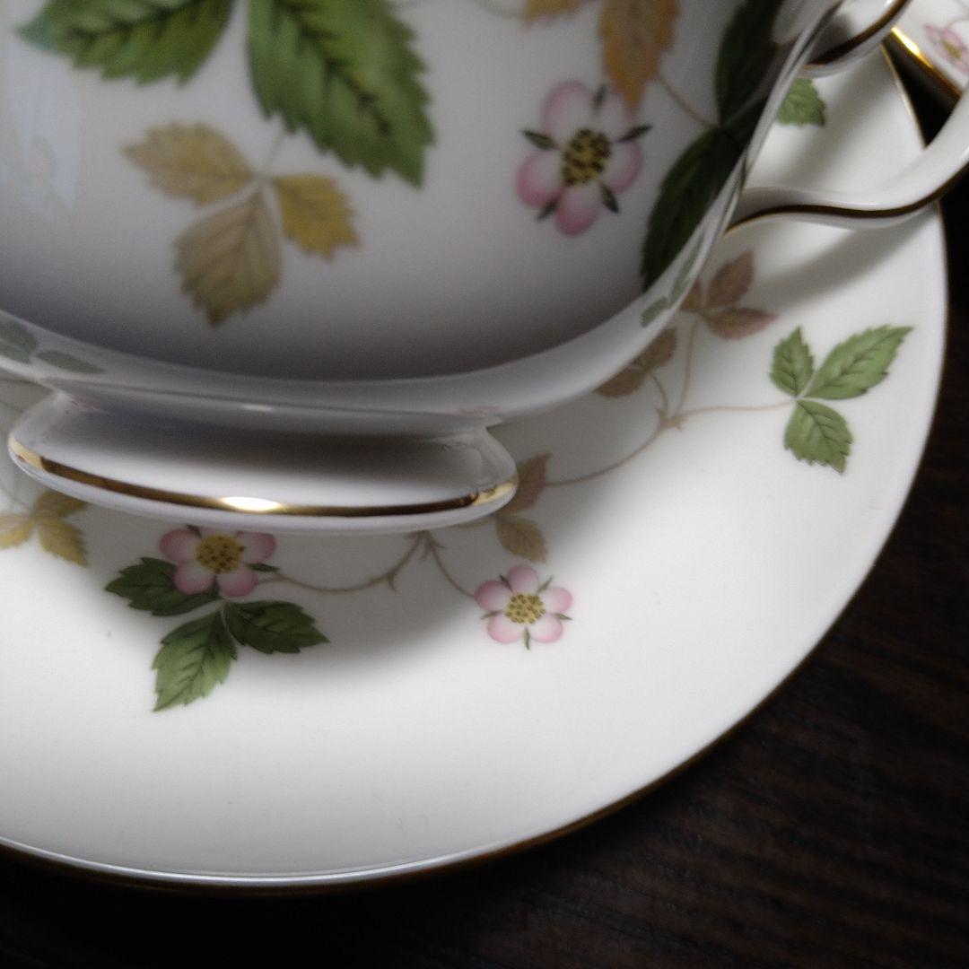 ♥黒壺印ウェッジウッドワイルドストロベリーティーカップ＆ソーサー５客セット