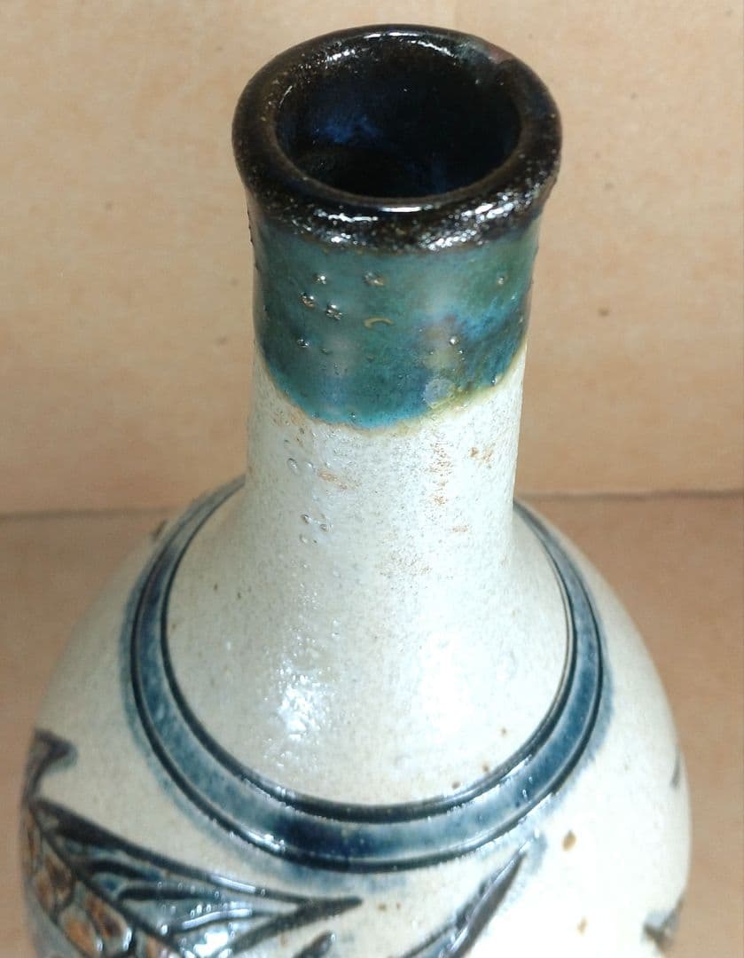 【本物保証】金城次郎 海老魚紋つる首花瓶 共箱 栞 壷屋焼 人間国宝 やちむん