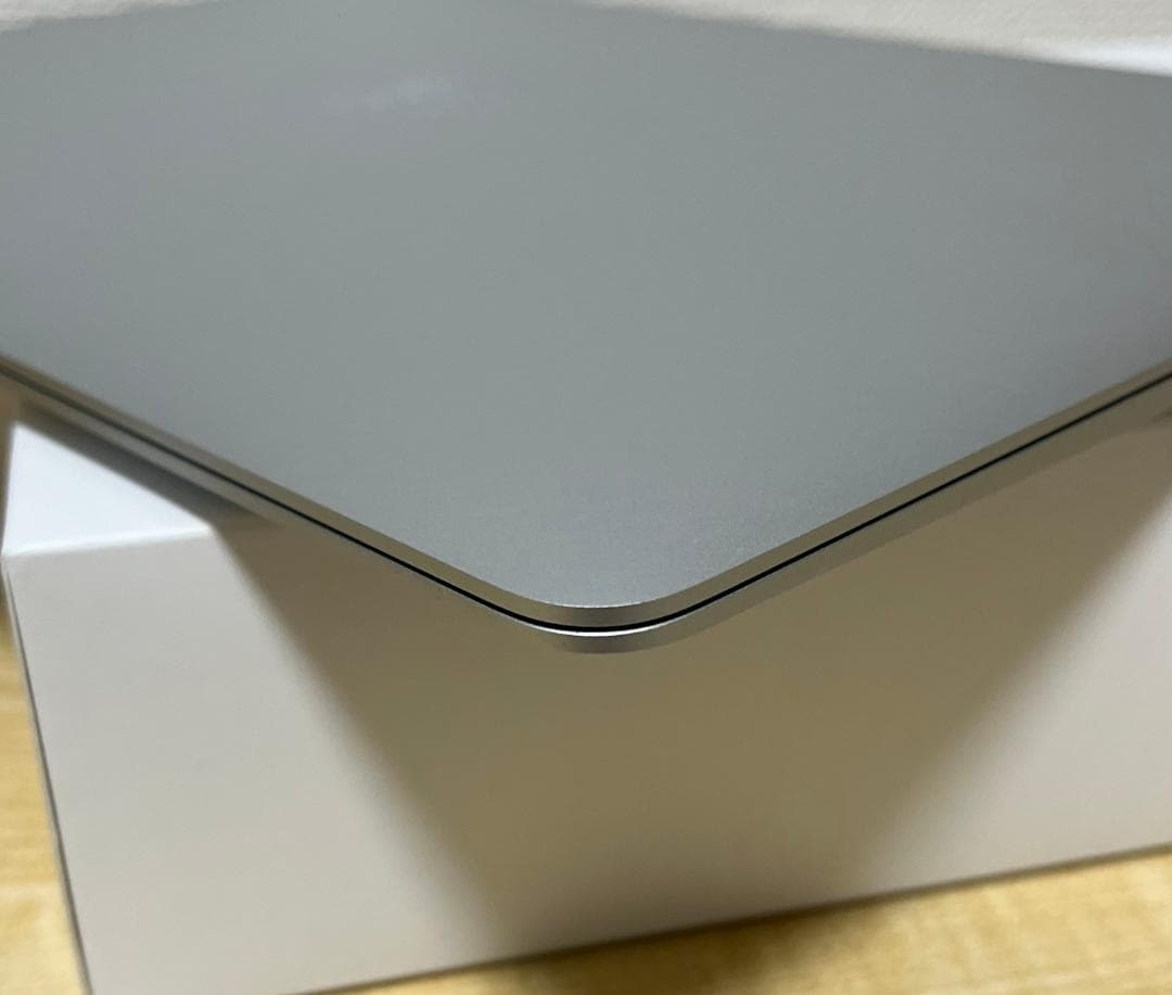 美品 MacBook Air M1 16GB/512GB フィルム付 ハブ付