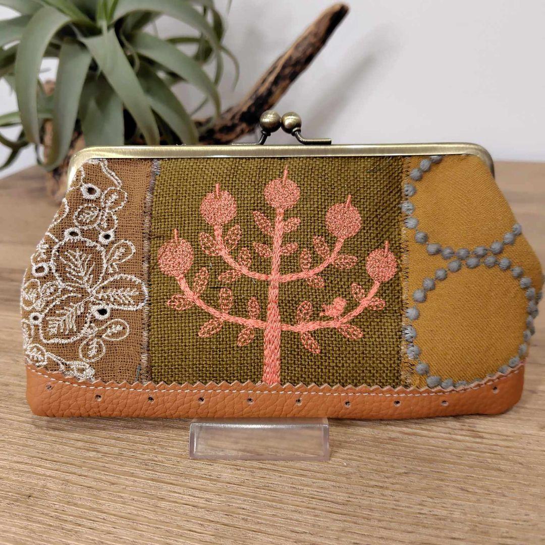 あ*い様 ミナペルホネン/ringo/tambourine/がま口長財布薄型本牛