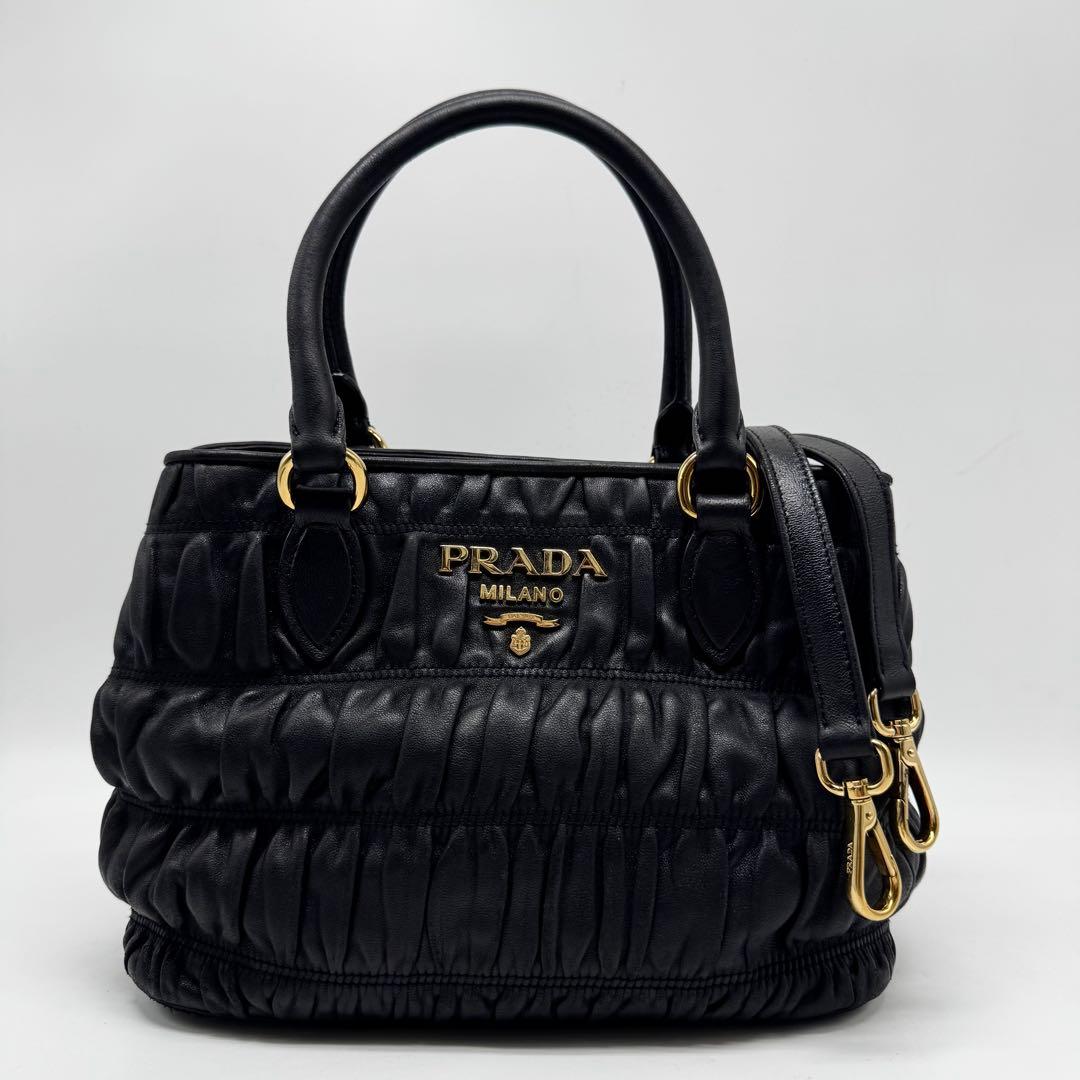 【近年型・美品】プラダ プリーツ ギャザー ナッパレザー 2way ハンドバッグ