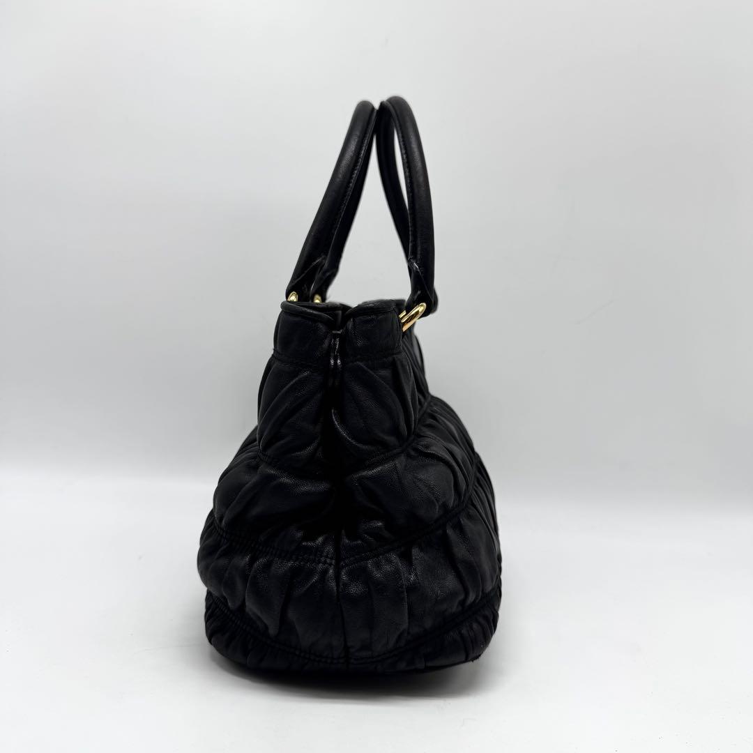 【近年型・美品】プラダ プリーツ ギャザー ナッパレザー 2way ハンドバッグ