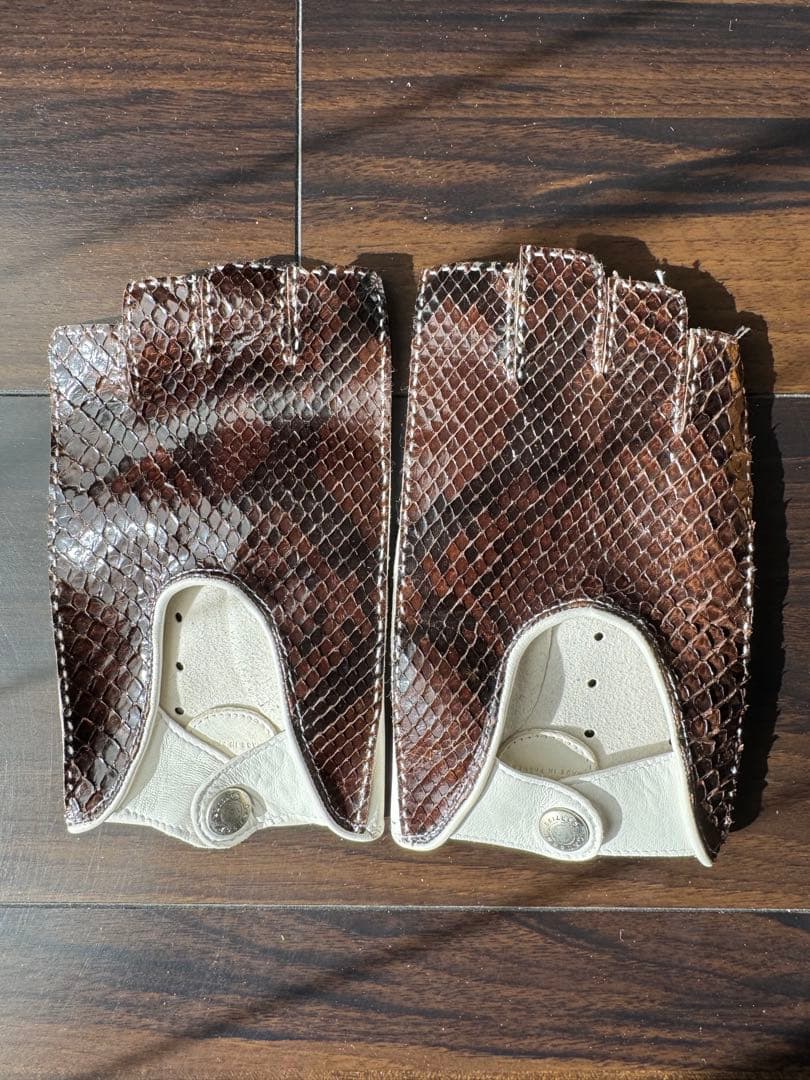 新品未使用！CAUSSE（コース／ガンコス）パイソン×レザーグローブ