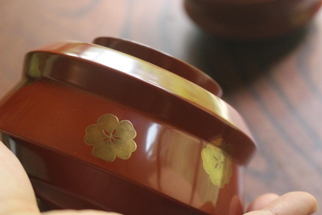 デッドストック！深みある朱漆に優美な梅蒔絵の映えるお椀2点（検輪島塗京塗雑煮椀