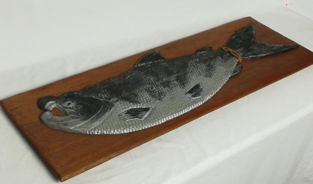 レトロ　木彫レリーフ　壁掛け　鮭　カムイチェップ　北海道　アイヌ彫