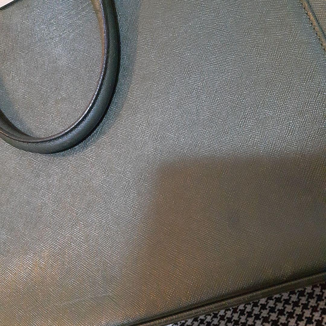 レアカラーBURBERRY ビジネスバッグ サフィアーノ グリーン ロゴプレート