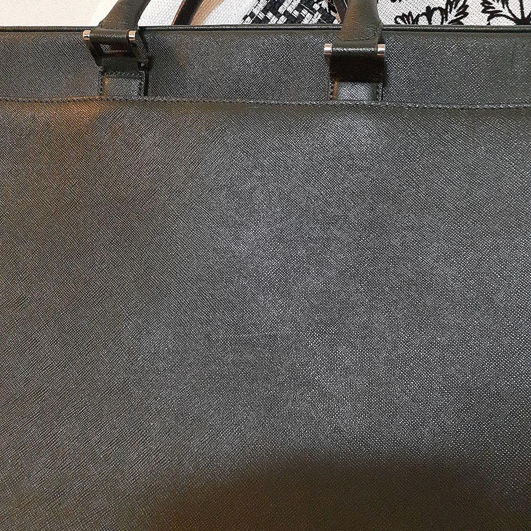 レアカラーBURBERRY ビジネスバッグ サフィアーノ グリーン ロゴプレート