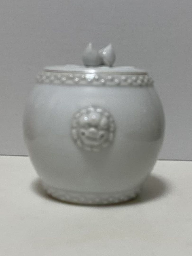 中国美術 德化窯 白磁寿桃鈕雙獅耳鼓釘茶叶罐 蓋物 陶器 清代古玩 唐物 骨董品
