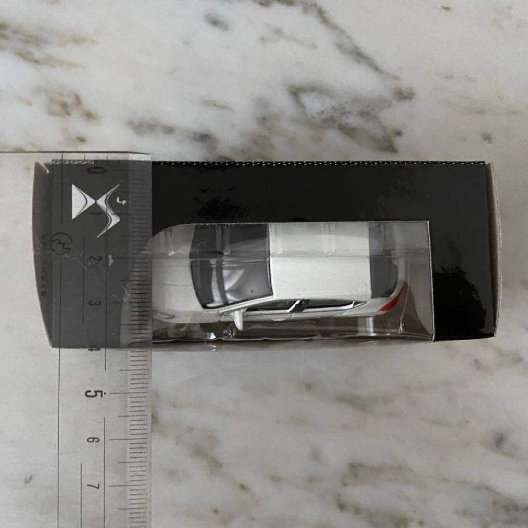 CITROEN DS4 ホワイトミニカー 1/43