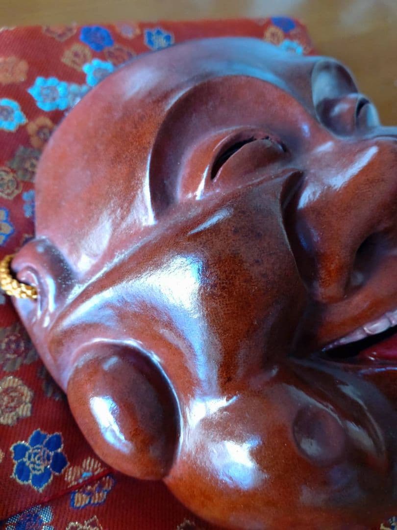 能面　神の面大黒、木彫り檜無垢材豊穣財福の福の神、お面は作風と奥深さに魅了される