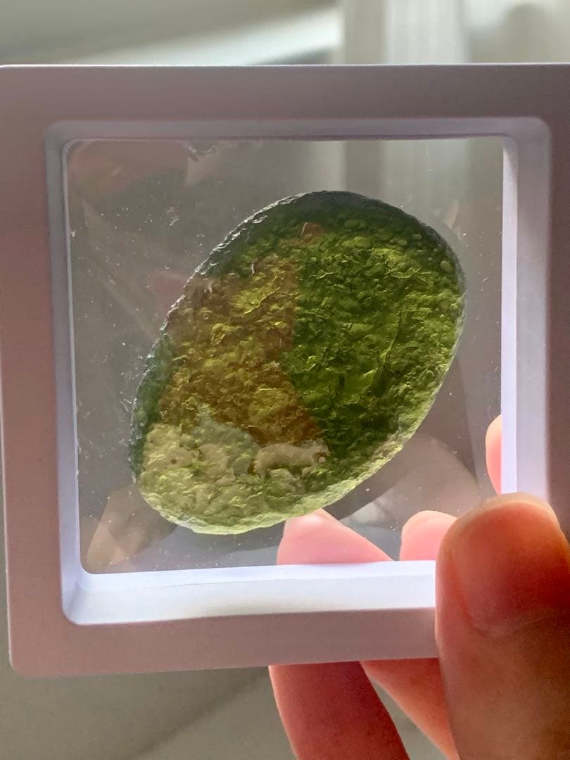 最強パワーストーンモルダバイト　テクタイト　隕石　ヒーリング鉱物標本　リビアン