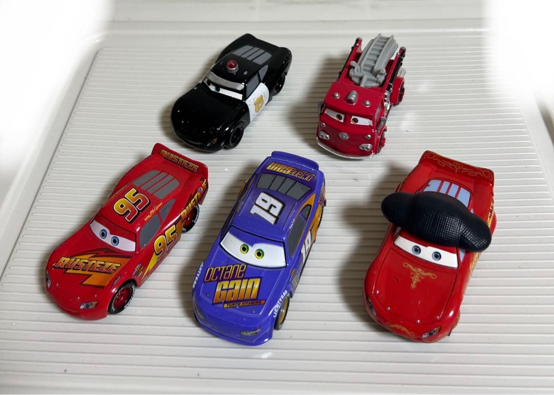 カーズ、ミニカー、BOBBY SWIFT No.19（大きいミニカー）