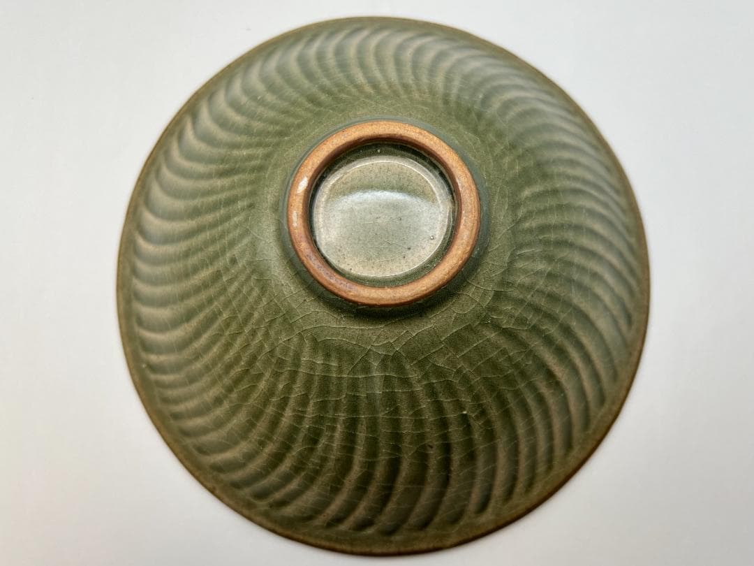 【海】耀州窯　宋代　青磁刻花梅花鳥文茶碗　高級箱付　天目釉 骨董品  中国美術品