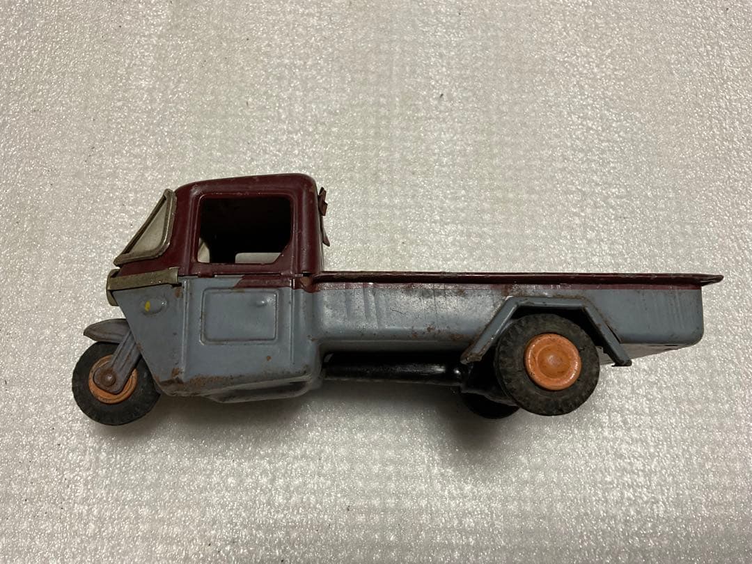 マツダ／3輪トラック。ブリキ製年代不明？【僅かな錆があります、付属品、箱は無し】