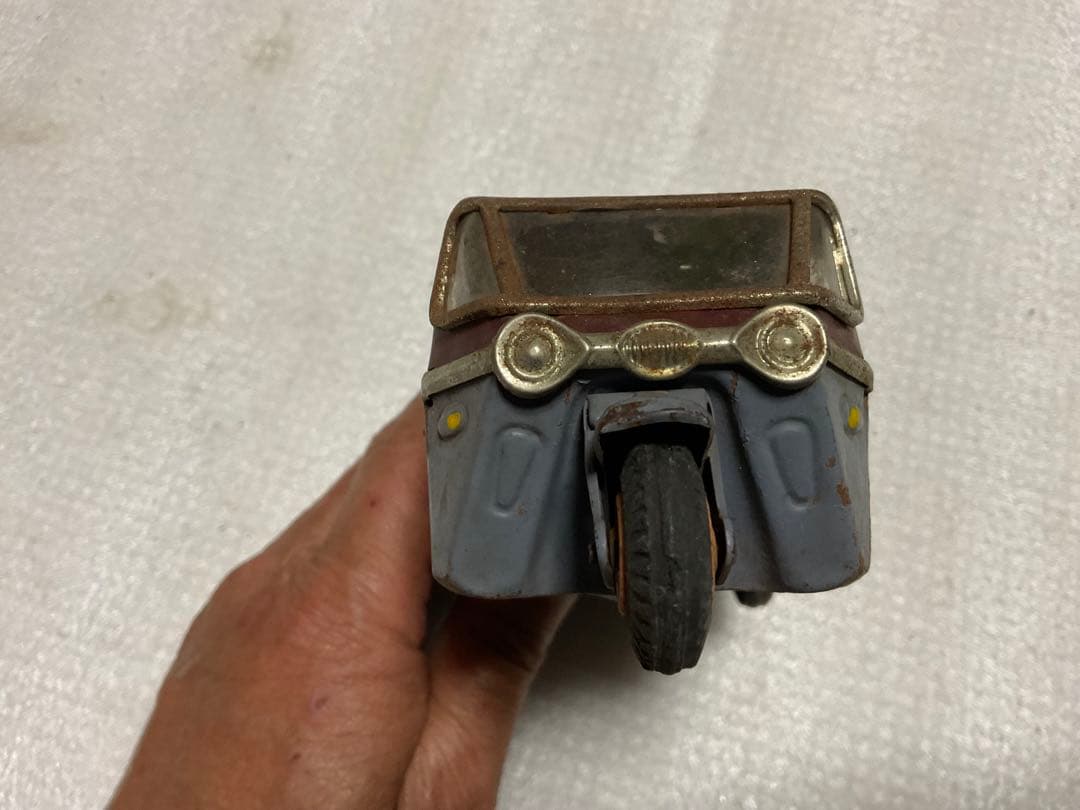 マツダ／3輪トラック。ブリキ製年代不明？【僅かな錆があります、付属品、箱は無し】