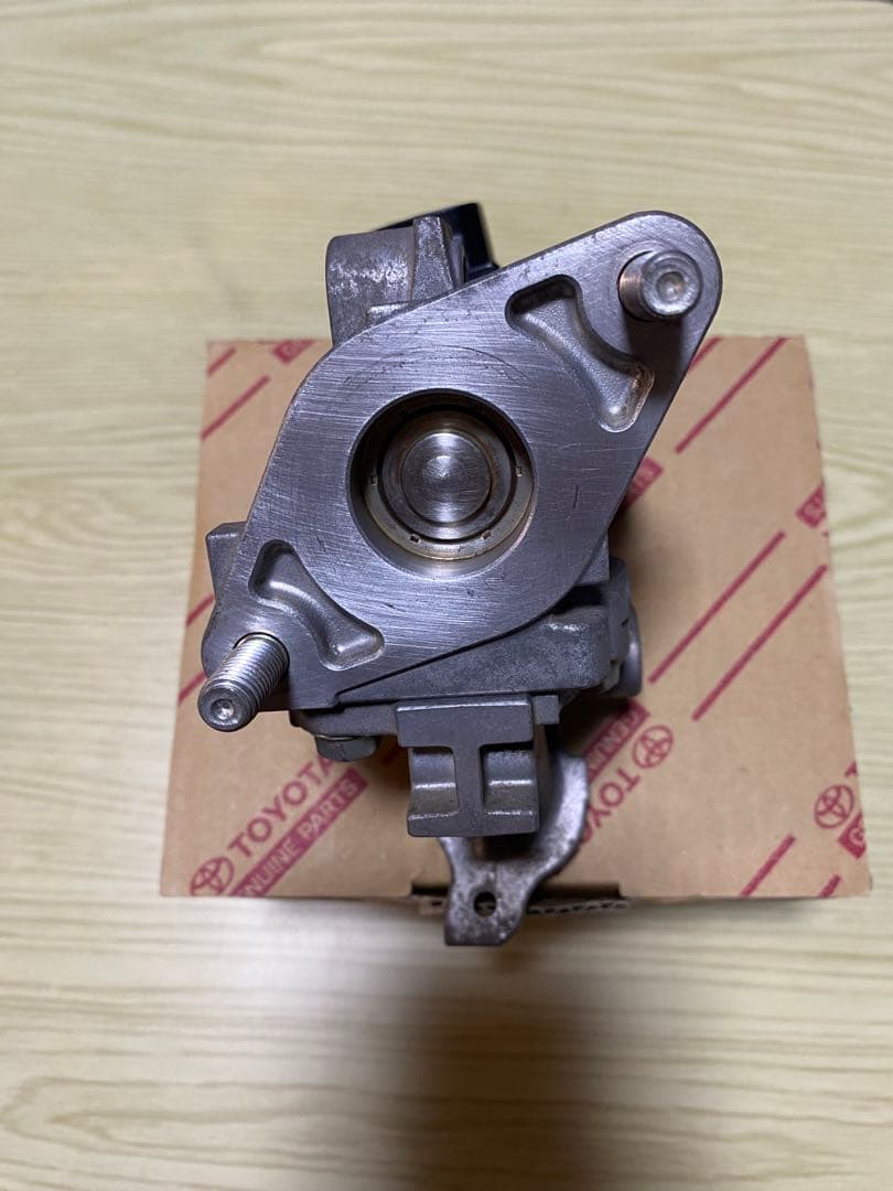 ZVW30 プリウス　25620-37120　EGRバルブ　30プリウス