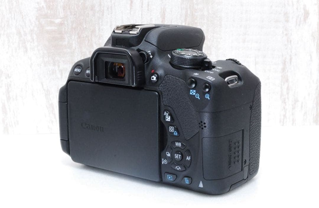 Canon Kiss X7i デジタル一眼レフ 18-55mmレンズ付