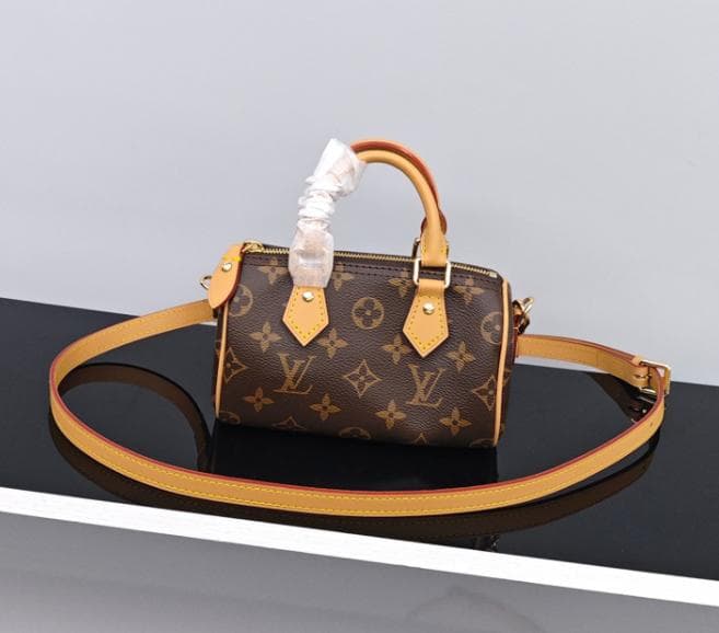 【人気定番】モノグラム ショルダーバッグ