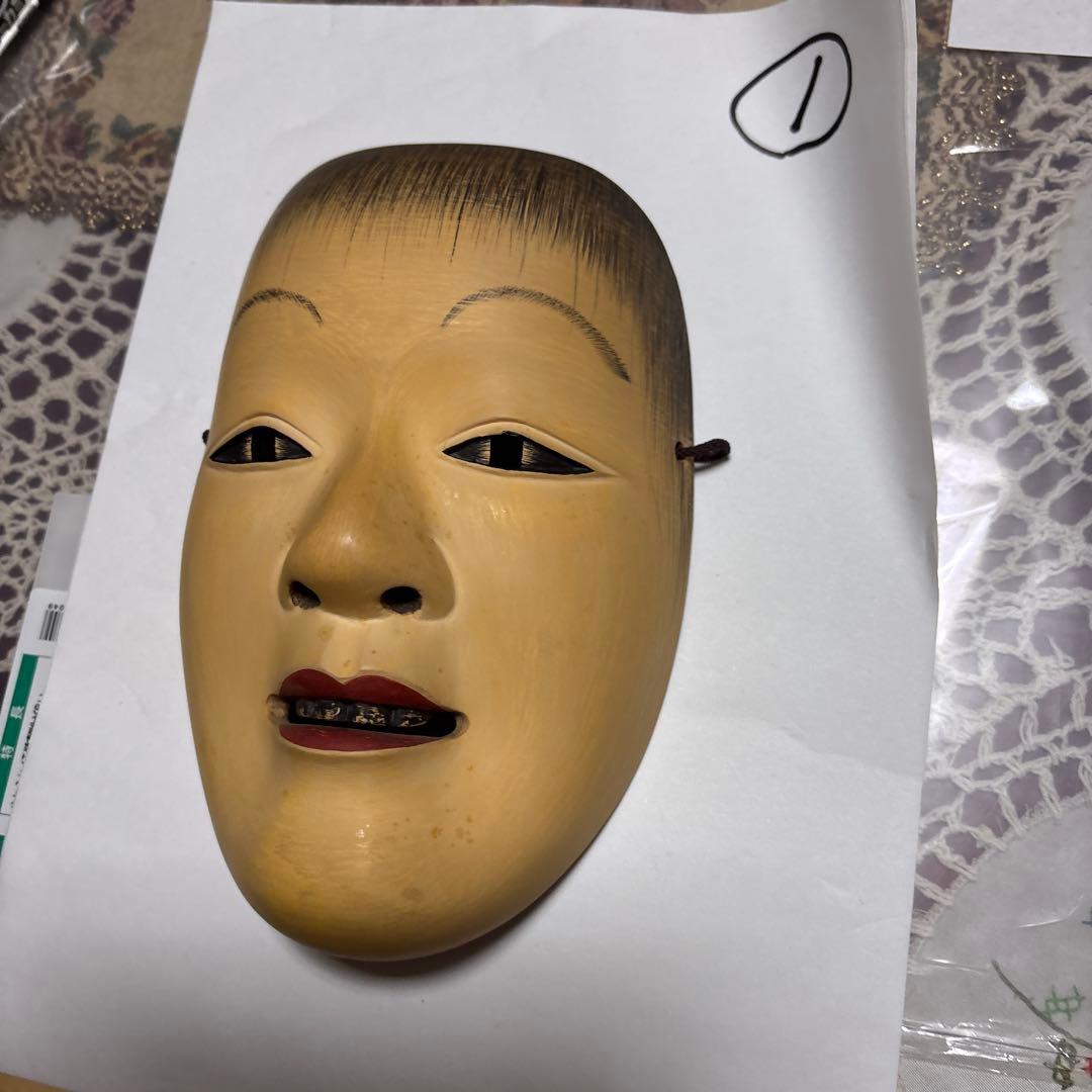 能面 木製 赤い口紅