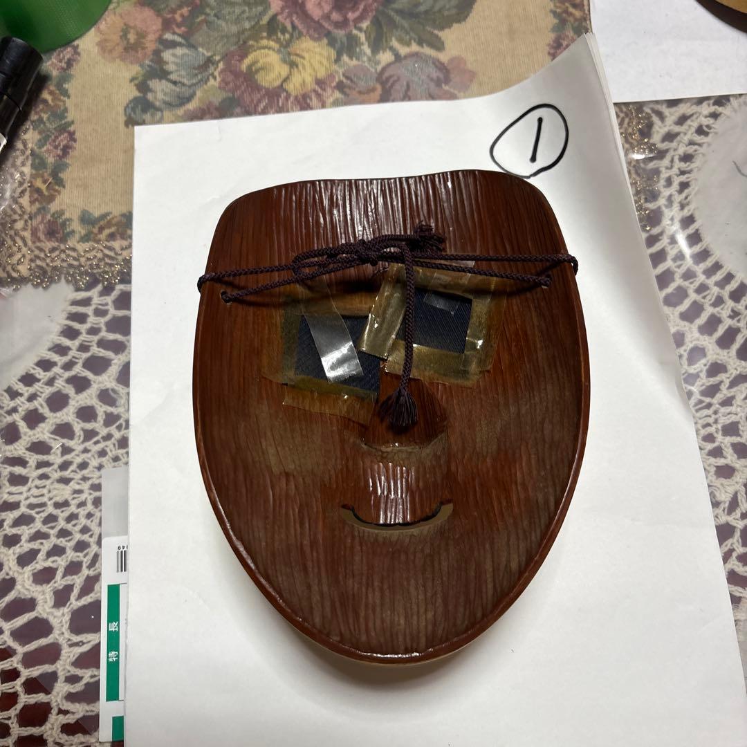 能面 木製 赤い口紅