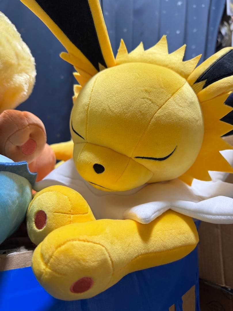 ポケモン　すやすやサンダース　アメリカebgames ぬいぐるみ