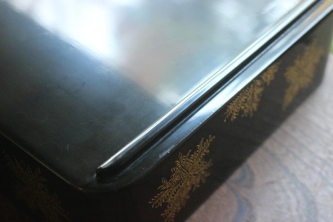 デッドストック！端正な内朱黒漆に優美なシノブ沈金の映える輪島塗二段重重箱お重