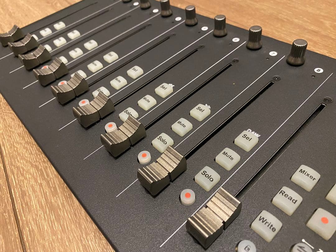 iCON PLATFORM M+ フィジカルコントローラー アイコン ムービング