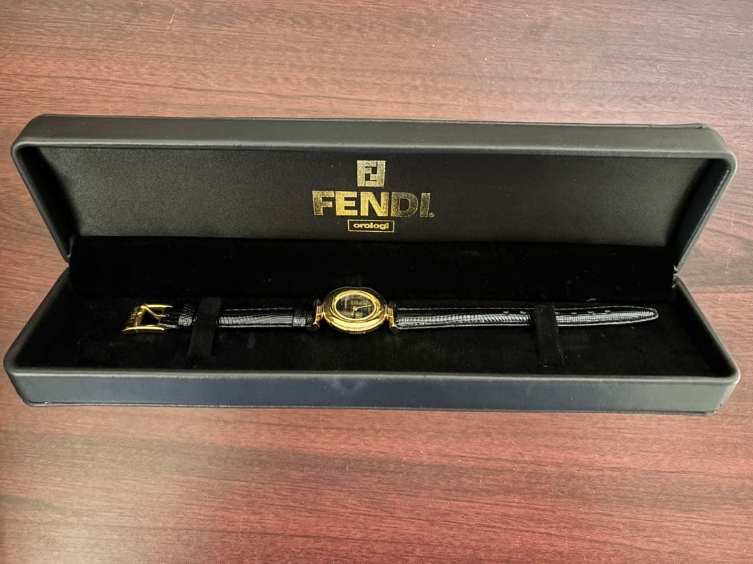 【ジャンク品】FENDI 黒 レザーベルト 時計 ゴールド金具