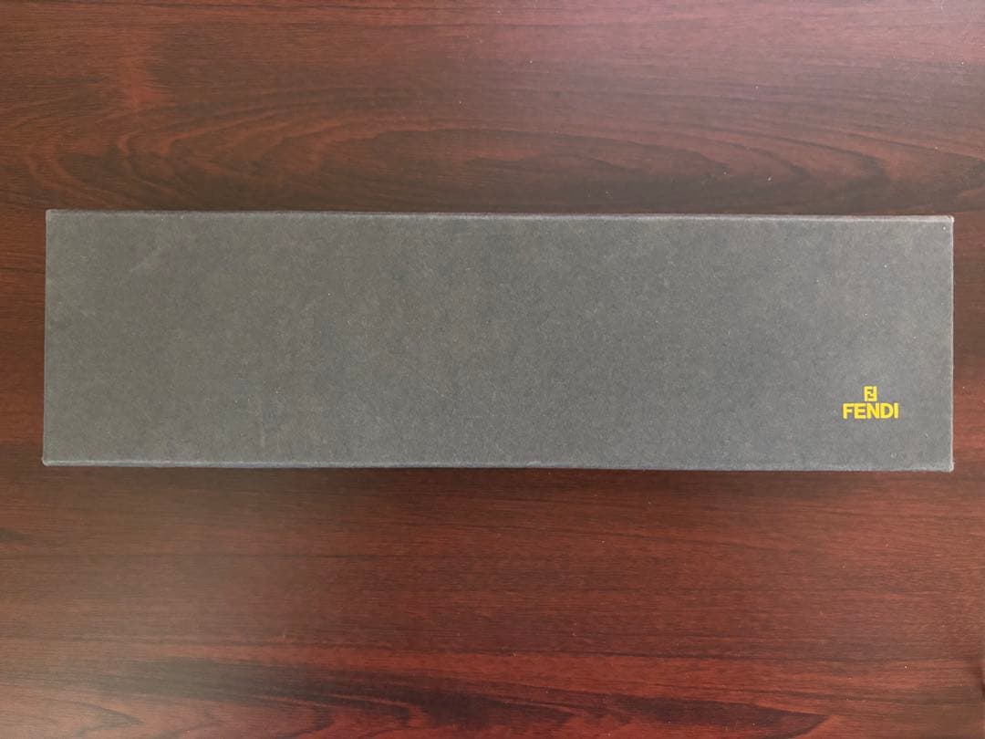 【ジャンク品】FENDI 黒 レザーベルト 時計 ゴールド金具