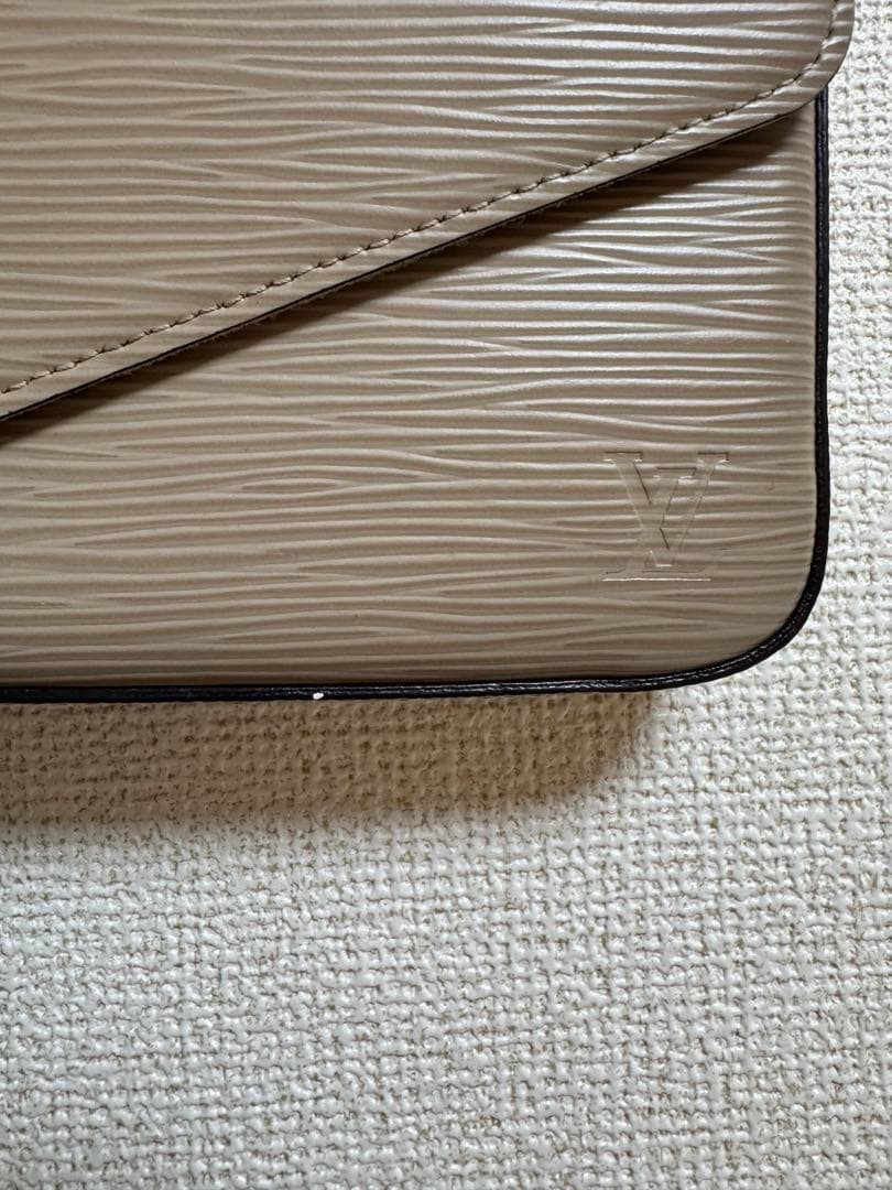 ルイヴィトン エピ ポシェットフェリシー