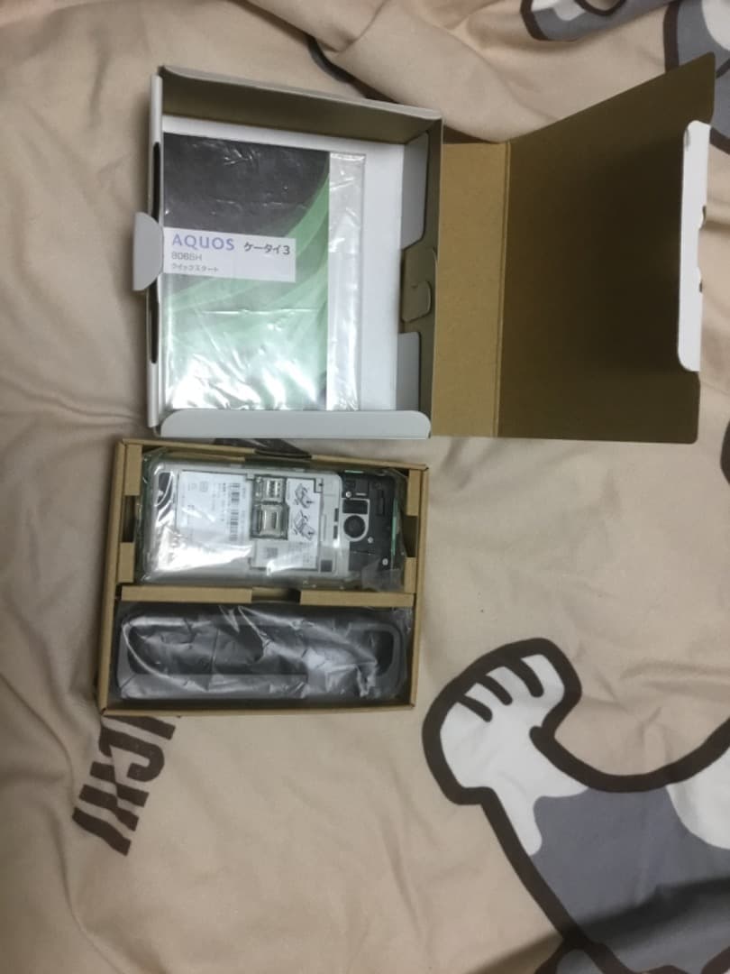 AQUOS ケータイ 3 806SH グリーン 未使用品simフリー