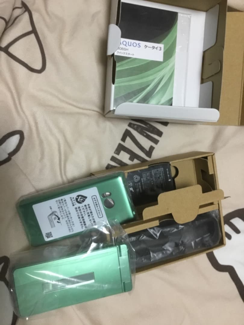 AQUOS ケータイ 3 806SH グリーン 未使用品simフリー