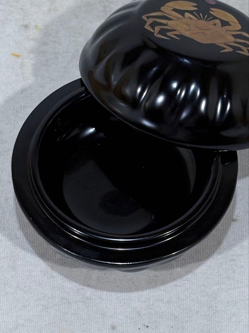 輪島塗　山田満佐博作　菊型 乾漆香合　蟹　美品　共箱　茶道具　送料込