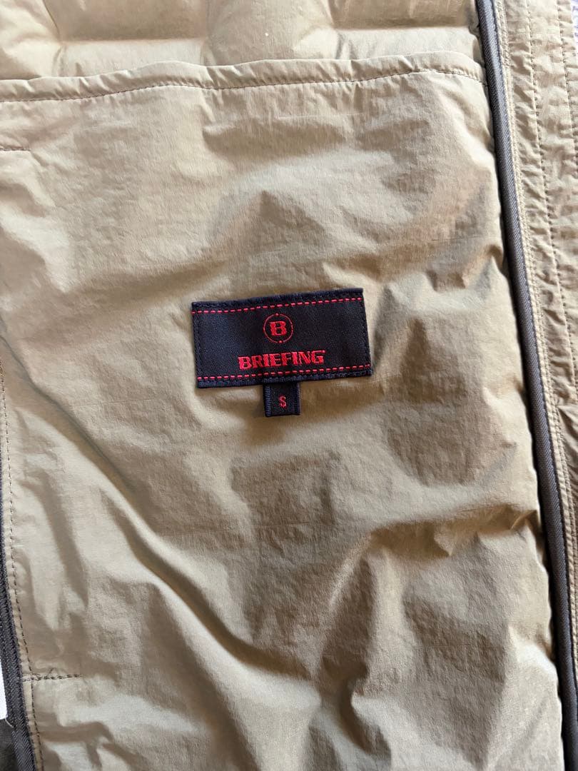 ゆってぃー　BRIEFINGGOLF ダウンベスト