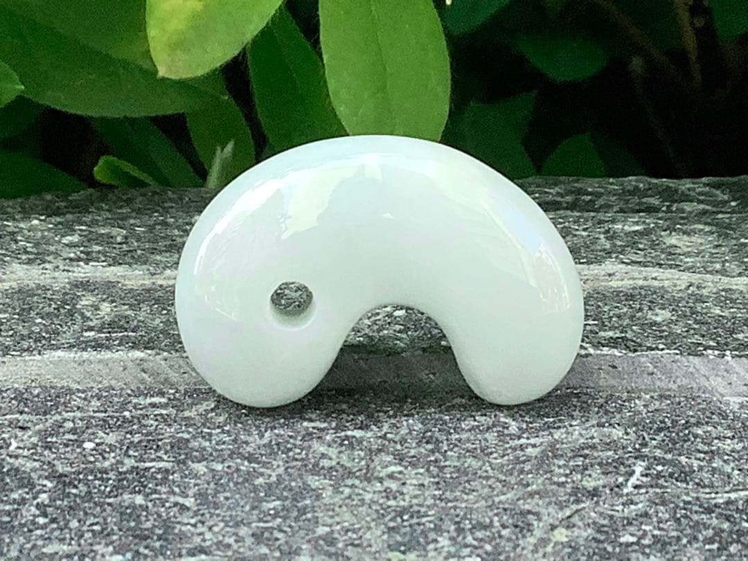 ✳綺麗な御守りです‼️　糸魚川翡翠勾玉　一生物の本物をお持ちください　鑑別書付本物