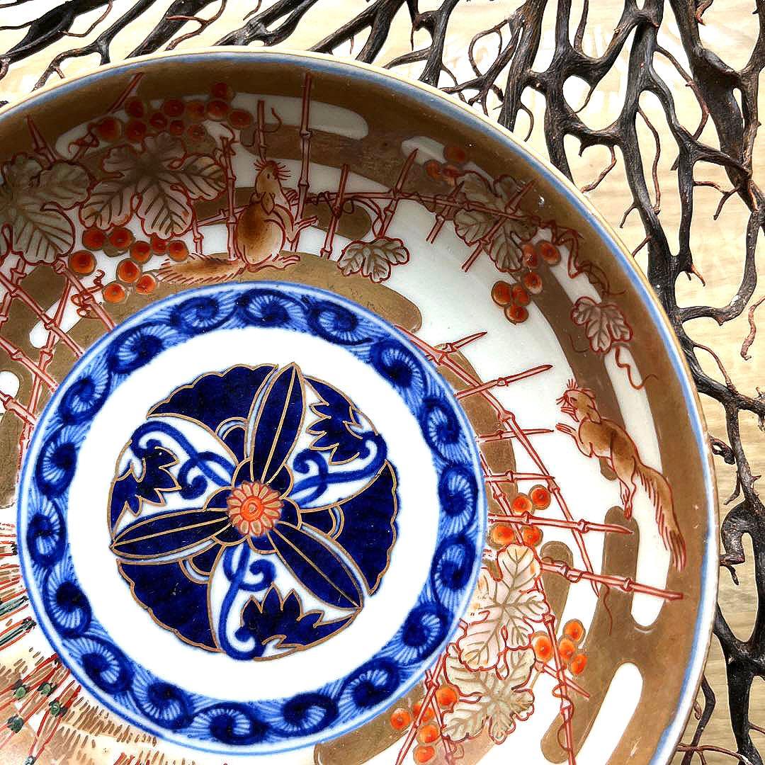 骨董　古伊万里　金彩色絵　希少図案　栗鼠　木賊　山葡萄　膾皿　中皿　１客限り