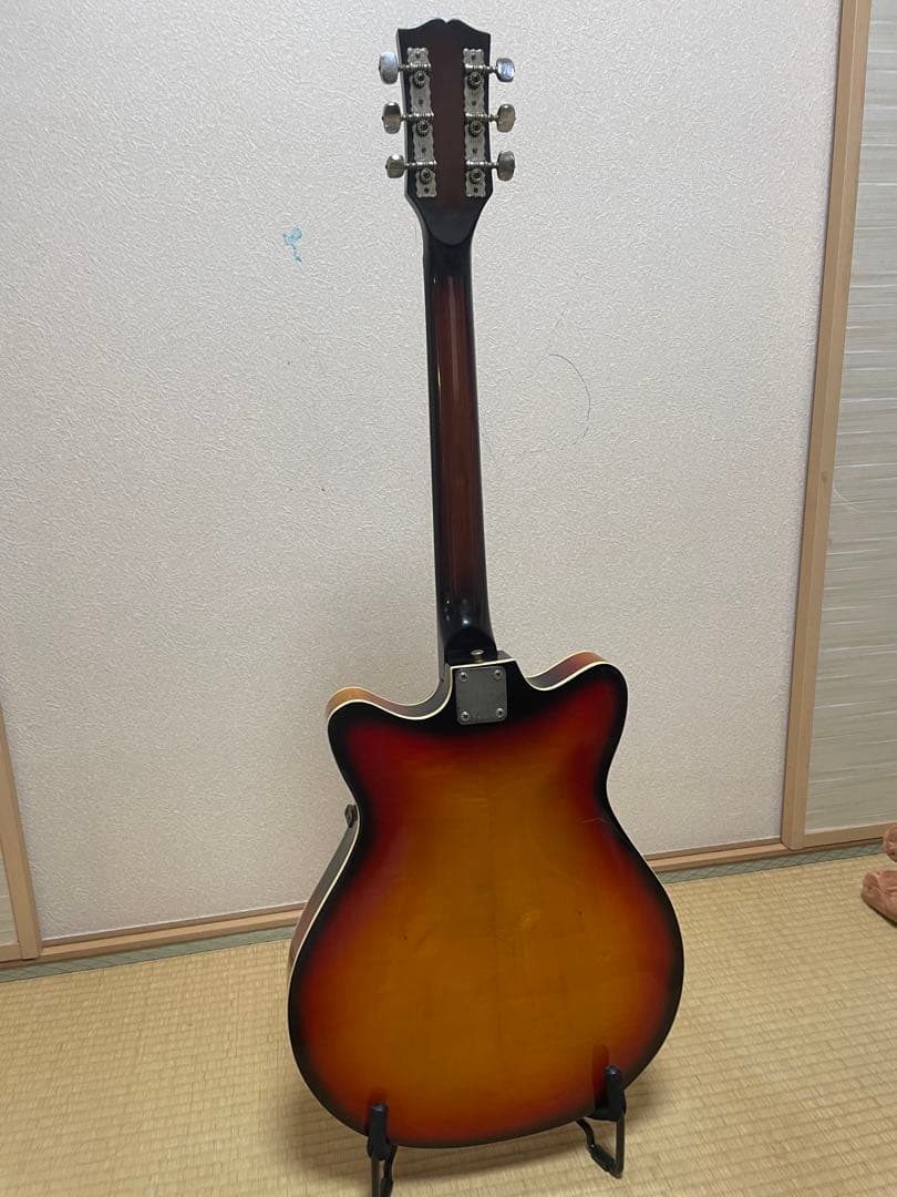 セミアコースティックギター