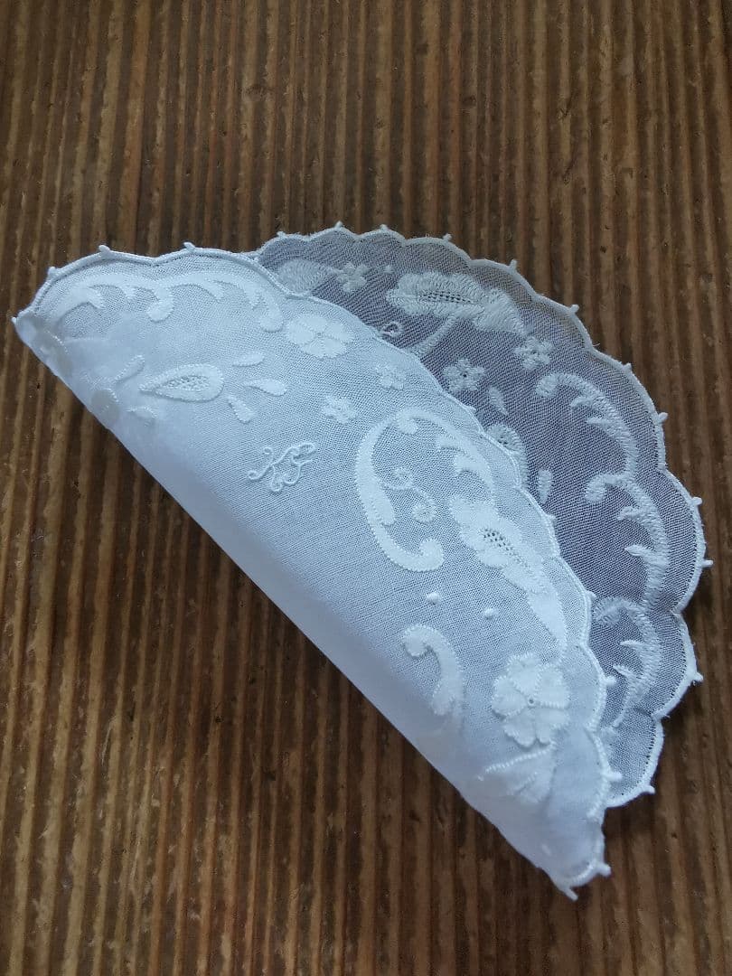 アンティーク シアーなオーガンジードイリー 桜草ペイズリ風アップリケ KJ刺繍