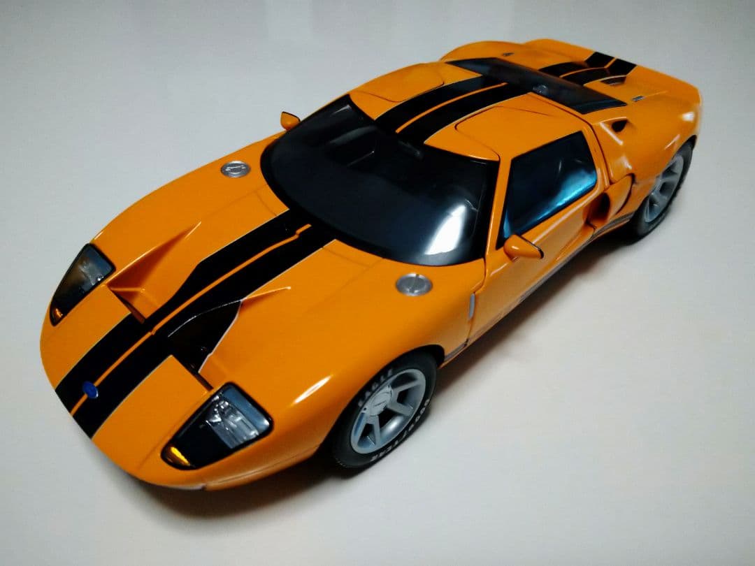 車　ダイキャストミニカー　1/18　フォードＧＴ　ＢＥＡＮＴＡＬＫ　Ｇ.Ｐ