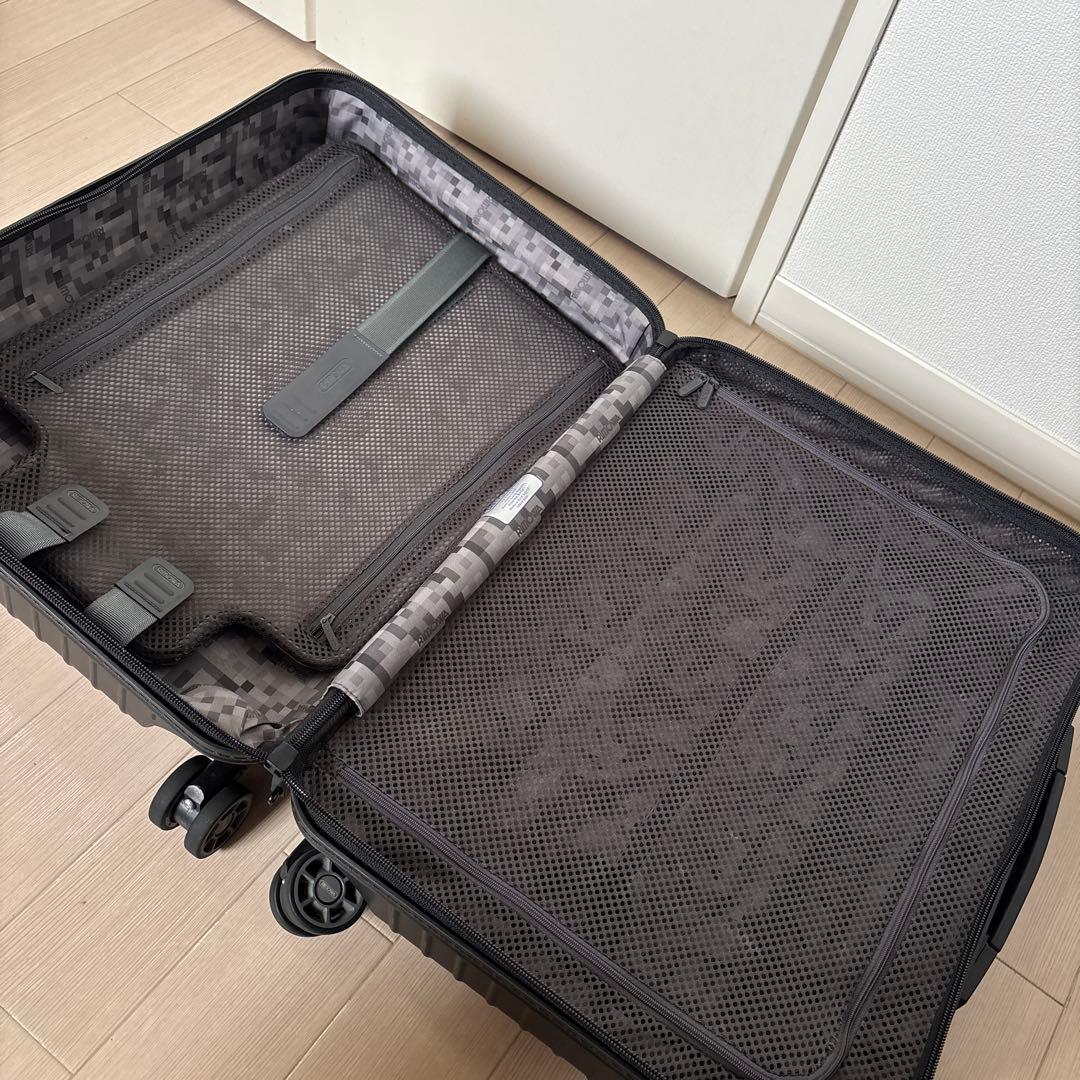 RIMOWA 機内持ち込みスーツケース