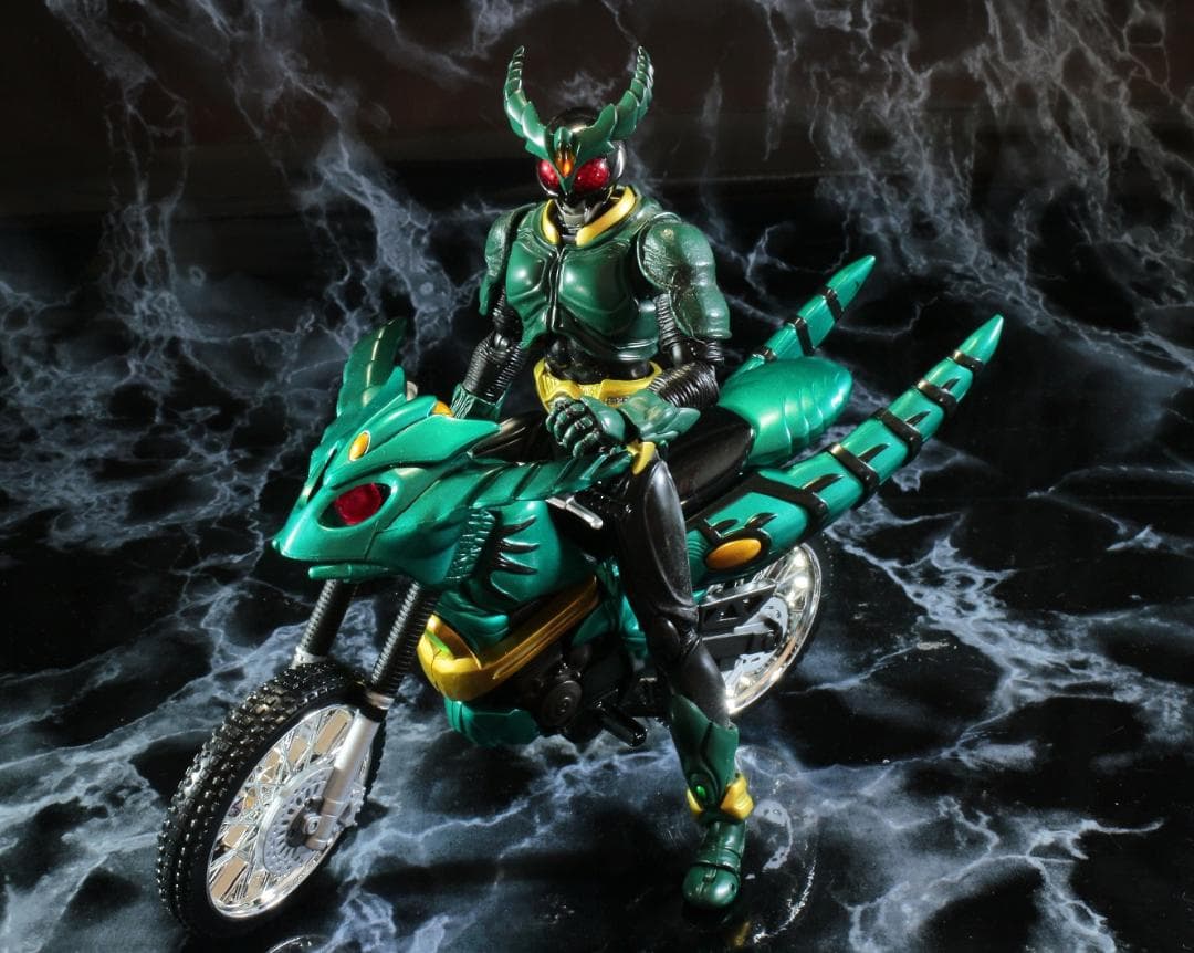 未使用 S.H.フィギュアーツ 仮面ライダーギルス &ギルスレイダー