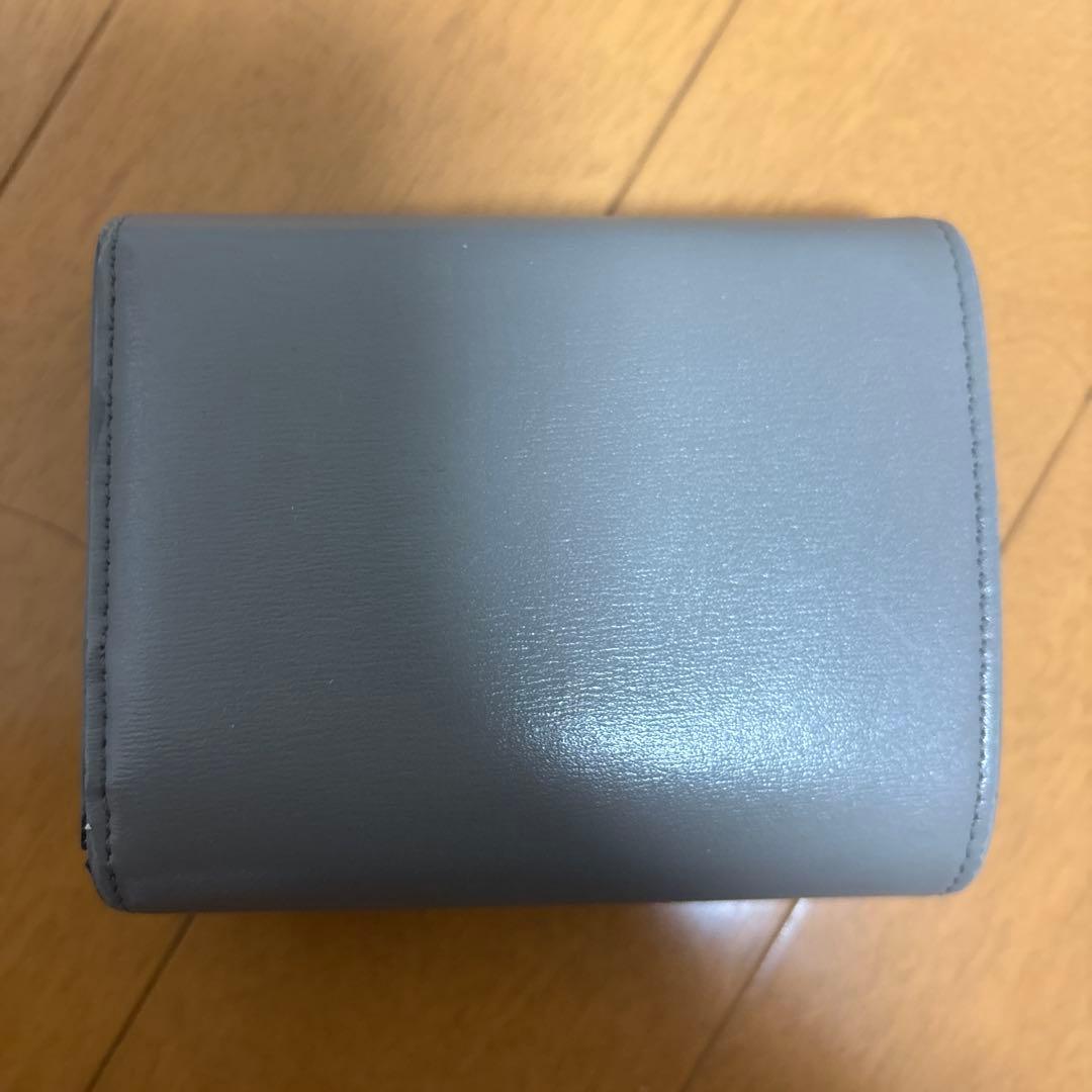 セリーヌ　グレー 二つ折り財布 金色ロゴ付き