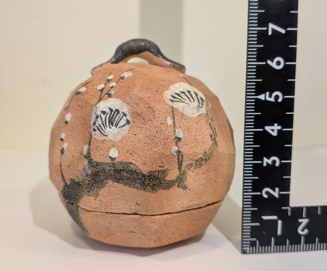 『佐々木輝夫』鈴型梅文　梅の絵香合　帰来窯　佐々木虚室　　共箱共布