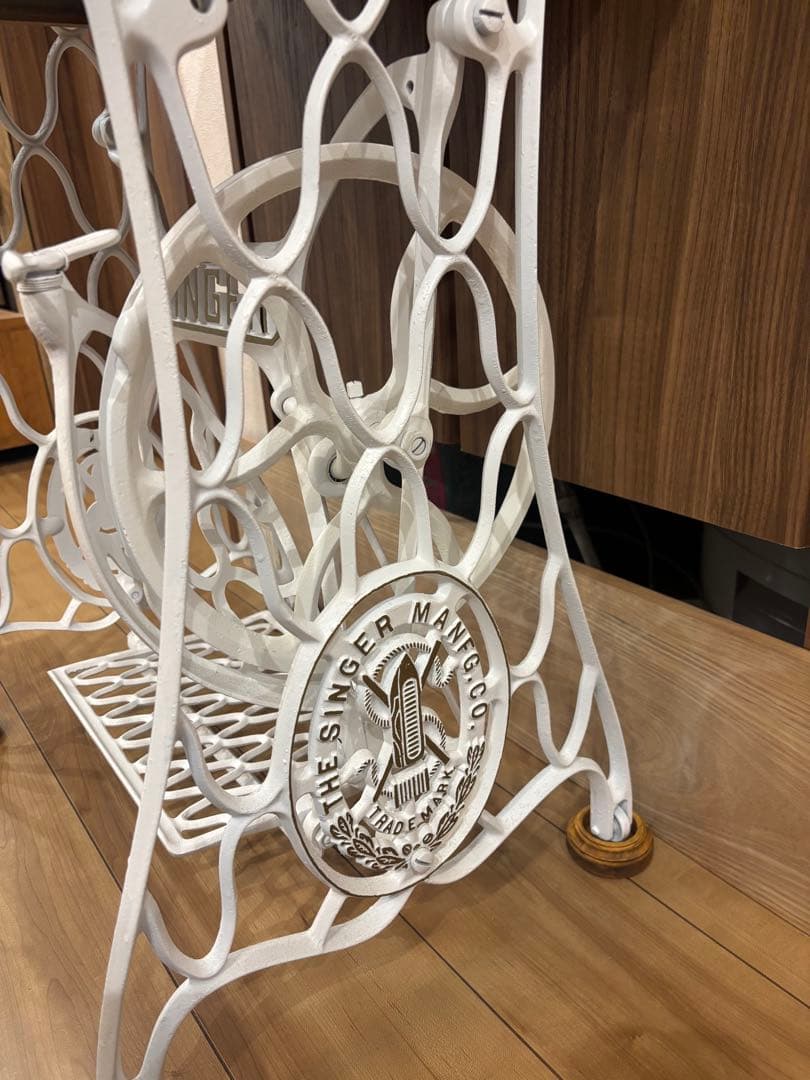 singer ホワイト網足　ミシンテーブル　引き出しつき