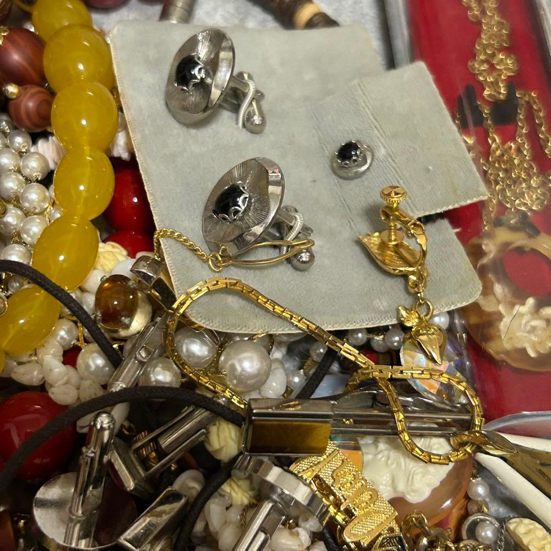 遺品整理　アクセサリーまとめ　ジャンク