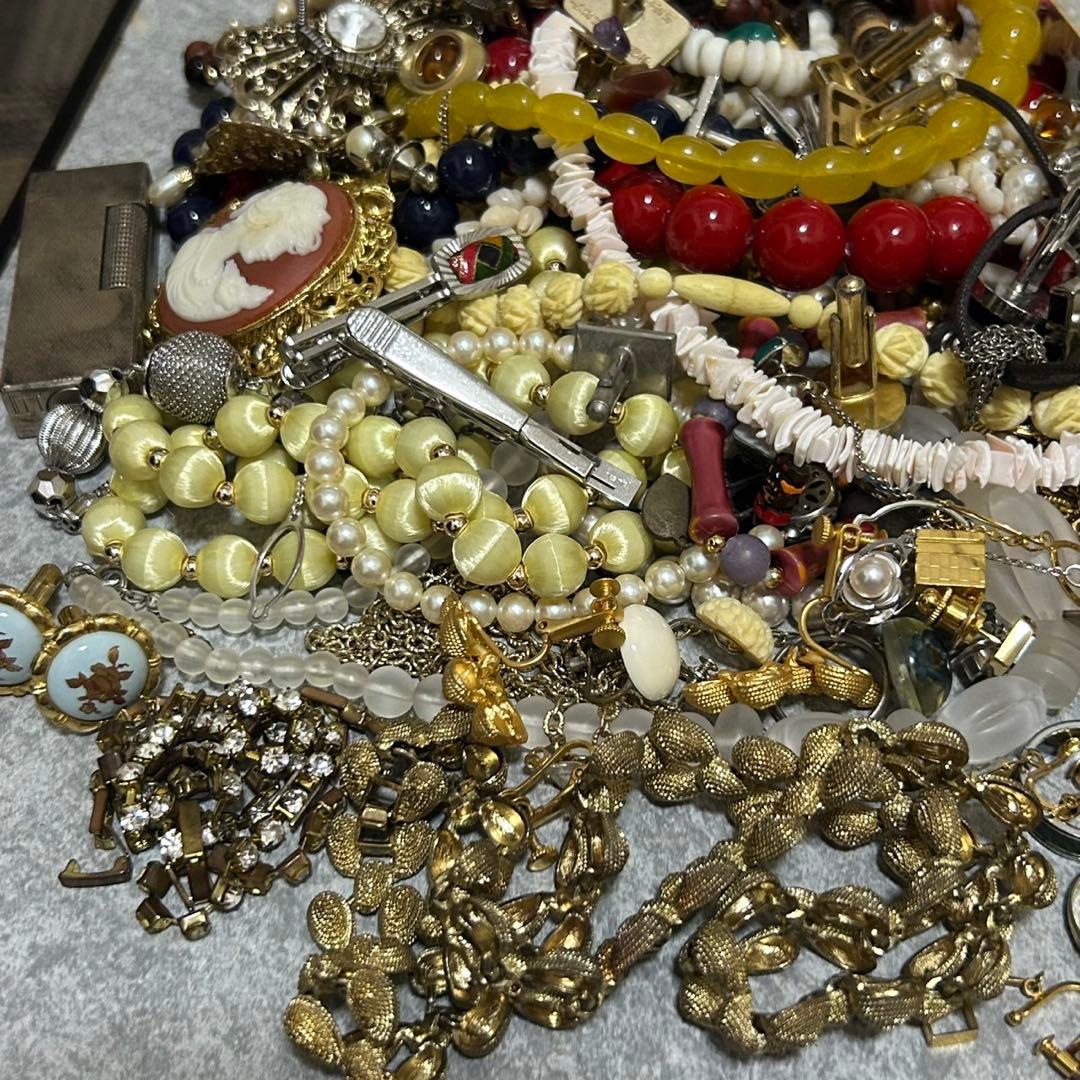 遺品整理　アクセサリーまとめ　ジャンク