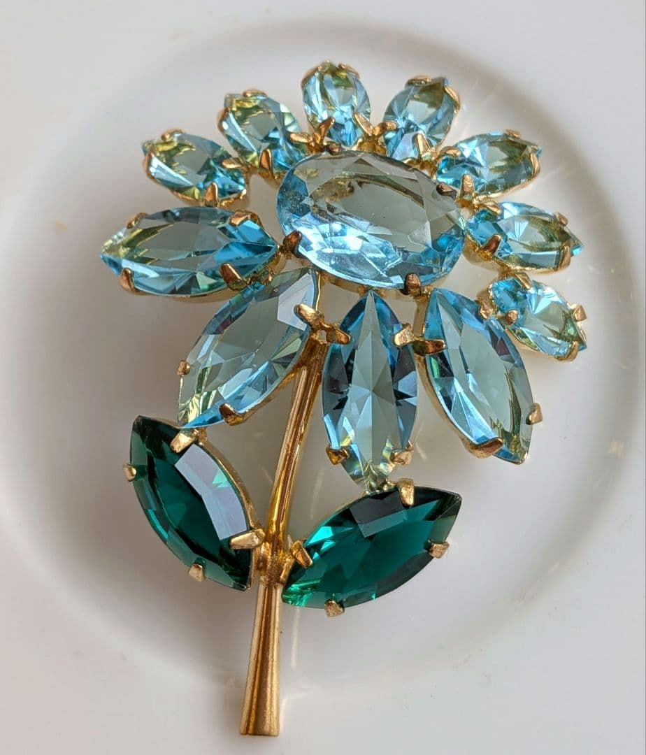アクアマリンブルー ビジュー フラワーデザイン ブローチ 美品 JULIANA？