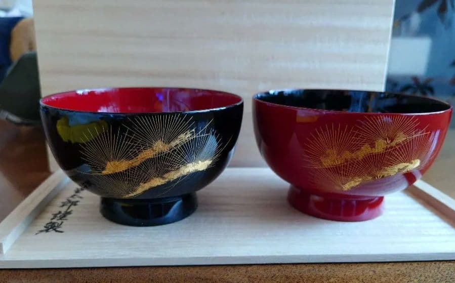 輪島塗椀 ペア 手彫り 沈金 寿松 朱/黒 桐箱入り 塗太郎