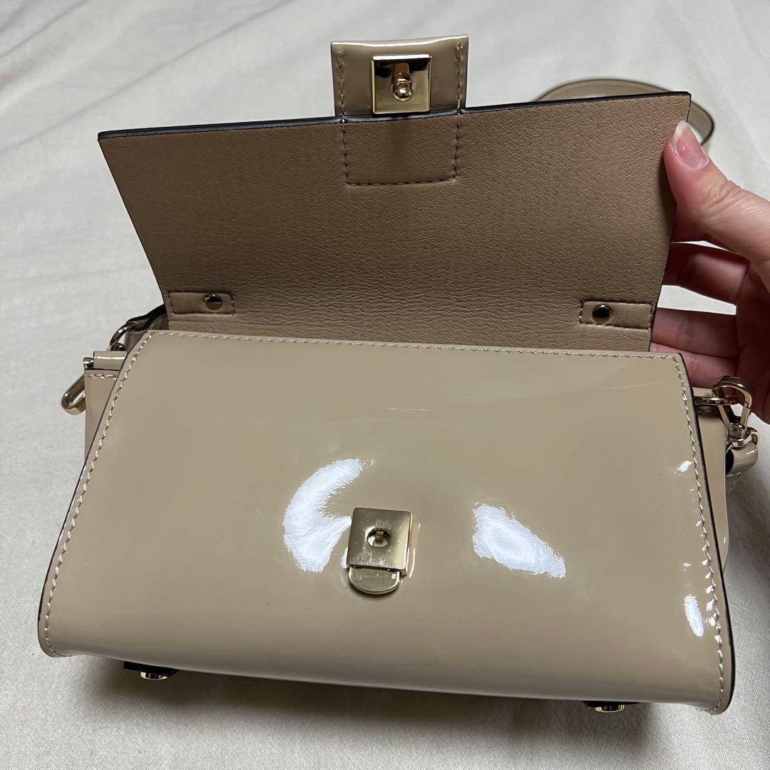 ロリステッラ　エナメルバッグ　ベージュ